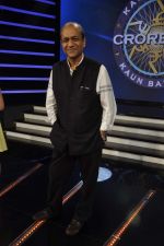Siddharth Basu gives a KBC set tour in Yash Raj Studios on 3rd Sept 2013 (27).JPG